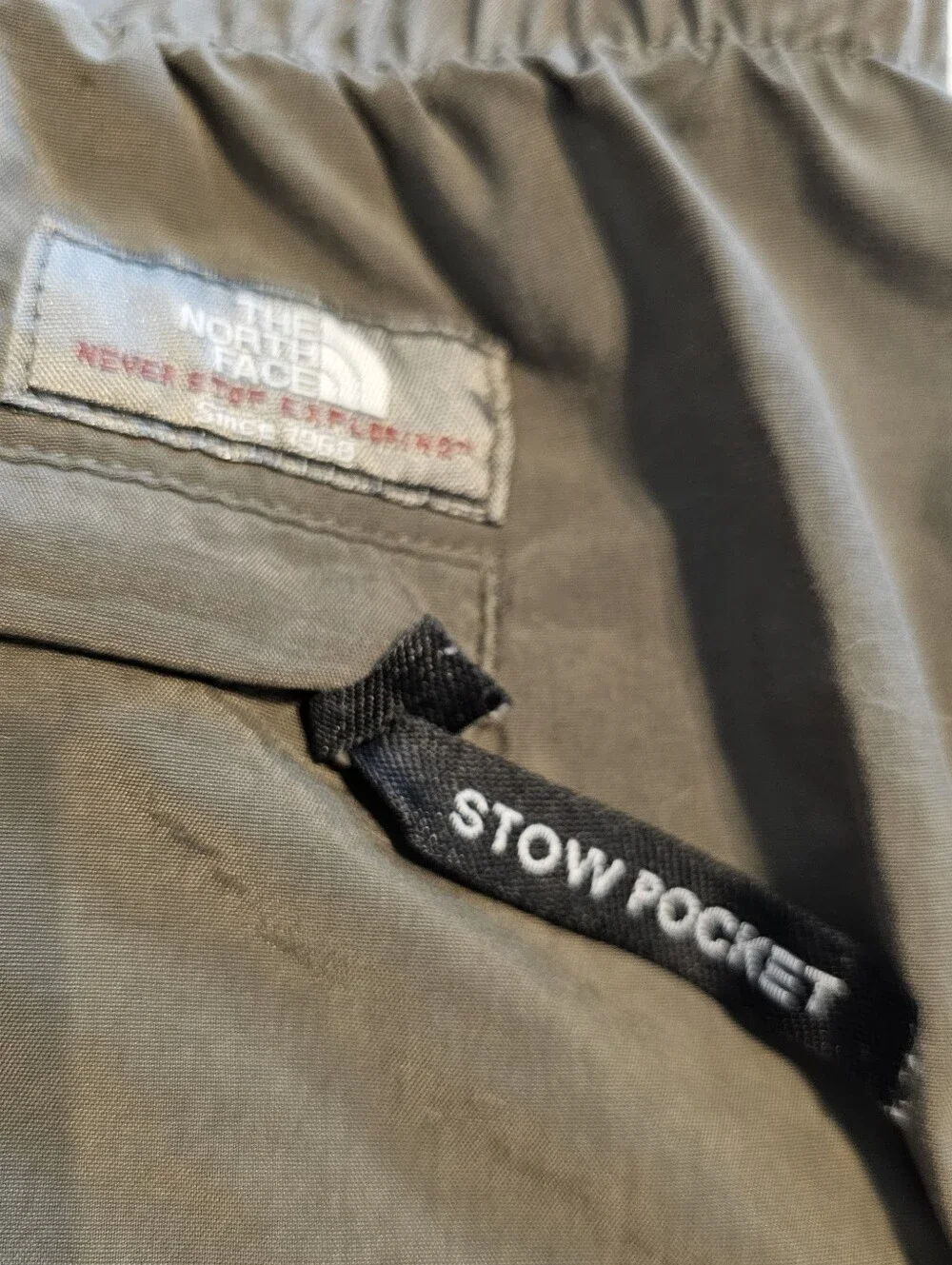 The North Face Men’s Large Hiking Shorts Olive Green Nylon Stow Pocket Packable